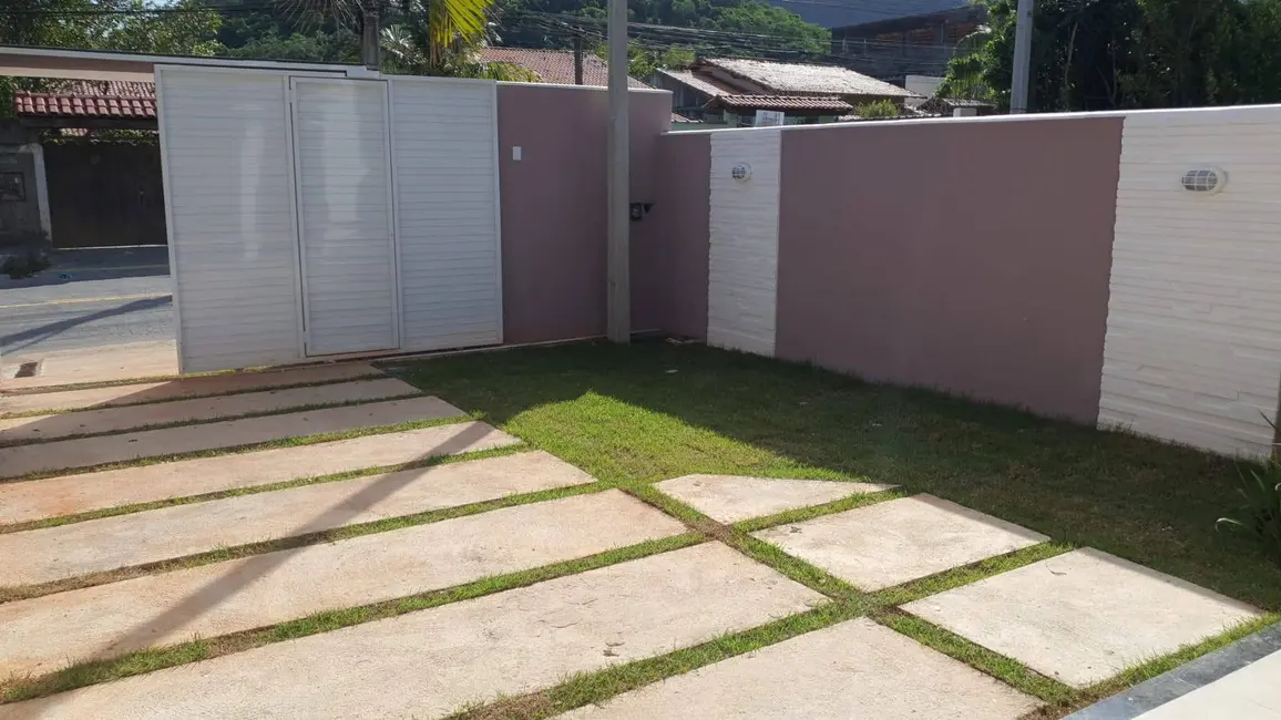 Foto 2 de Casa com 2 quartos à venda, 240m2 em Marica - RJ