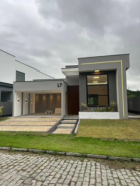 Casa com 3 quartos à venda, 371m2 em Marica - RJ - imagem 3 Foto 3 de Casa com 3 quartos à venda, 371m2 em Marica - RJ