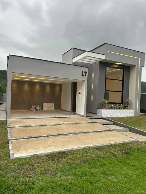 Casa com 3 quartos à venda, 371m2 em Marica - RJ - imagem 2 Foto 2 de Casa com 3 quartos à venda, 371m2 em Marica - RJ