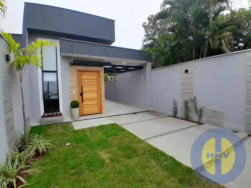 Foto 2 de Casa com 3 quartos à venda, 240m2 em Marica - RJ