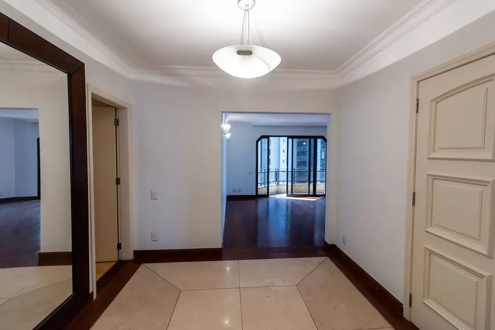 Foto 4 de Apartamento com 3 quartos para alugar, 240m2 em Itaim Bibi, São Paulo - SP