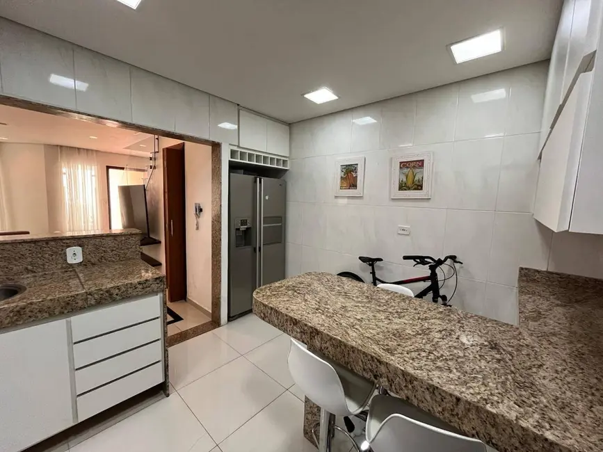 Foto 3 de Casa de Condomínio com 3 quartos à venda, 180m2 em Chácara Mafalda, São Paulo - SP