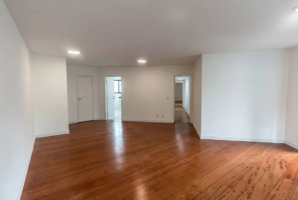 Apartamento com 4 quartos para alugar, 143m2 em Itaim Bibi, São Paulo - SP - imagem 4 Foto 4 de Apartamento com 4 quartos para alugar, 143m2 em Itaim Bibi, São Paulo - SP