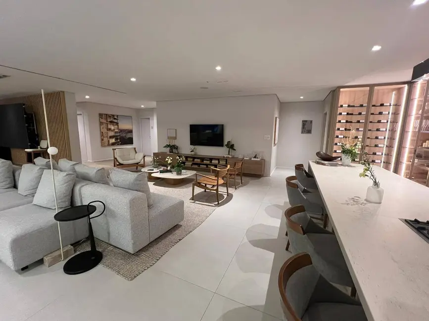 Apartamento à venda, 219m2 em Centro, Florianopolis - SC - imagem 4 Foto 4 de Apartamento à venda, 219m2 em Centro, Florianopolis - SC