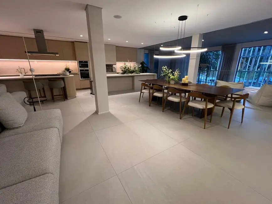 Apartamento à venda, 219m2 em Centro, Florianopolis - SC - imagem 7 Foto 7 de Apartamento à venda, 219m2 em Centro, Florianopolis - SC