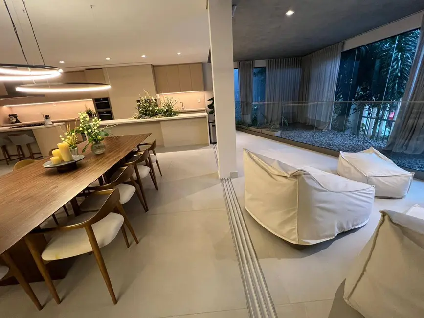 Apartamento à venda, 219m2 em Centro, Florianopolis - SC - imagem 6 Foto 6 de Apartamento à venda, 219m2 em Centro, Florianopolis - SC