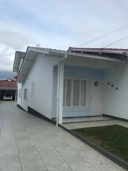 Foto 1 de Casa com 5 quartos à venda, 280m2 em Barreiros, Sao Jose - SC