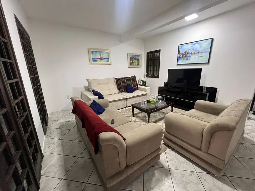 Foto 2 de Casa com 4 quartos à venda, 240m2 em Balneário, Florianopolis - SC