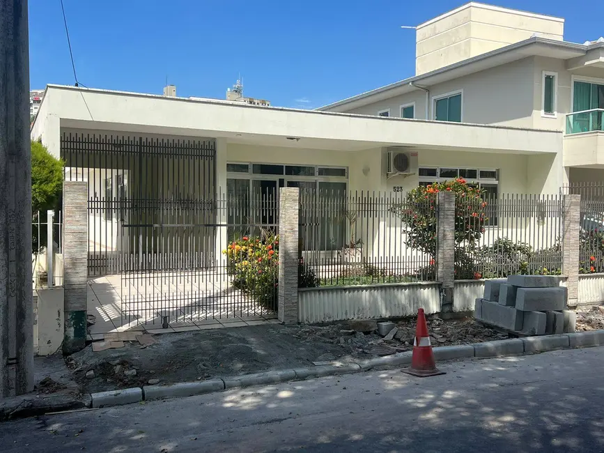 Foto 1 de Casa com 4 quartos à venda, 260m2 em Balneário, Florianopolis - SC