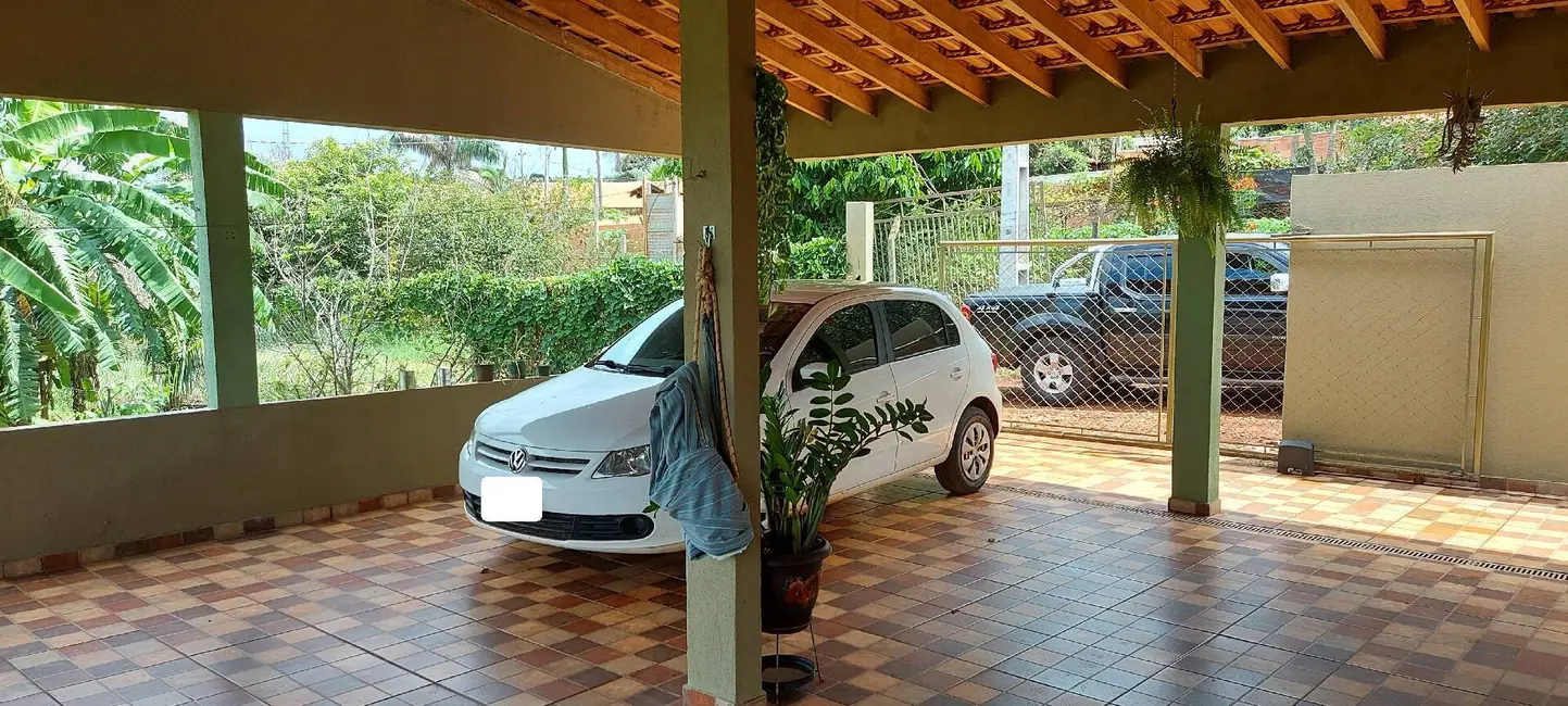 Chácara com 2 quartos à venda, 1774m2 em Área Rural de Londrina, Londrina - PR - imagem 5 Foto 5 de Chácara com 2 quartos à venda, 1774m2 em Área Rural de Londrina, Londrina - PR