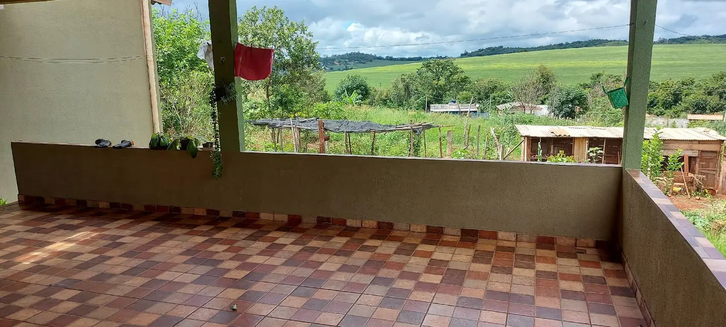 Chácara com 2 quartos à venda, 1774m2 em Área Rural de Londrina, Londrina - PR - imagem 9 Foto 9 de Chácara com 2 quartos à venda, 1774m2 em Área Rural de Londrina, Londrina - PR