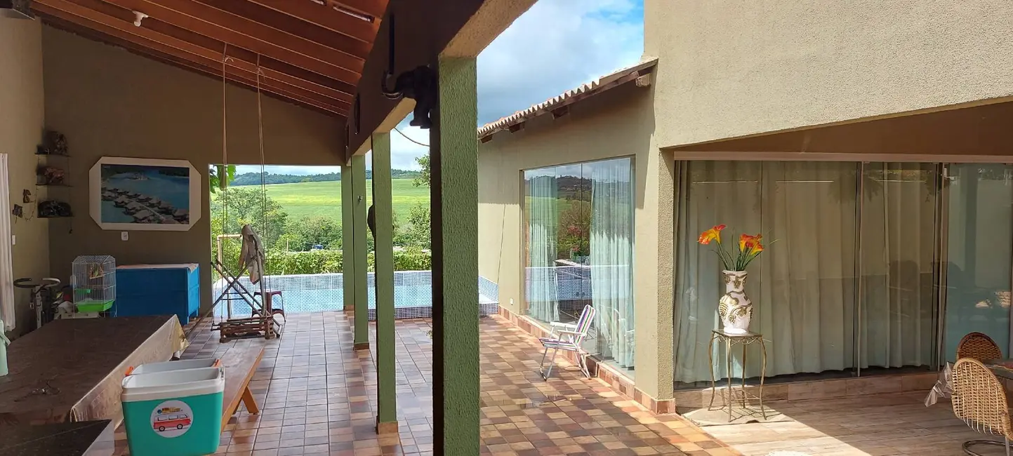 Chácara com 2 quartos à venda, 1774m2 em Área Rural de Londrina, Londrina - PR - imagem 7 Foto 7 de Chácara com 2 quartos à venda, 1774m2 em Área Rural de Londrina, Londrina - PR