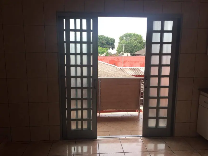 Foto 2 de Sobrado com 3 quartos à venda, 300m2 em Jardim Silvino, Cambe - PR