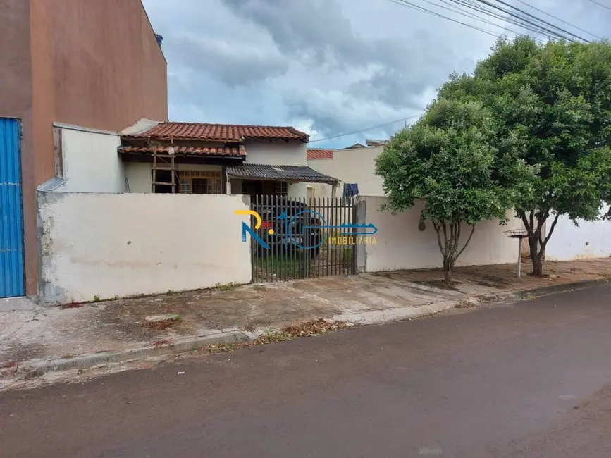 Foto 1 de Casa com 2 quartos para alugar em Jardim Alto do Cafezal, Londrina, PR
