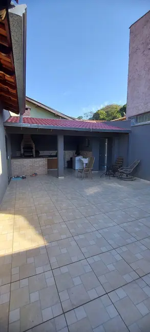 Casa com 3 quartos à venda, 200m2 em Pacaembu, Londrina - PR - imagem 5 Foto 5 de Casa com 3 quartos à venda, 200m2 em Pacaembu, Londrina - PR