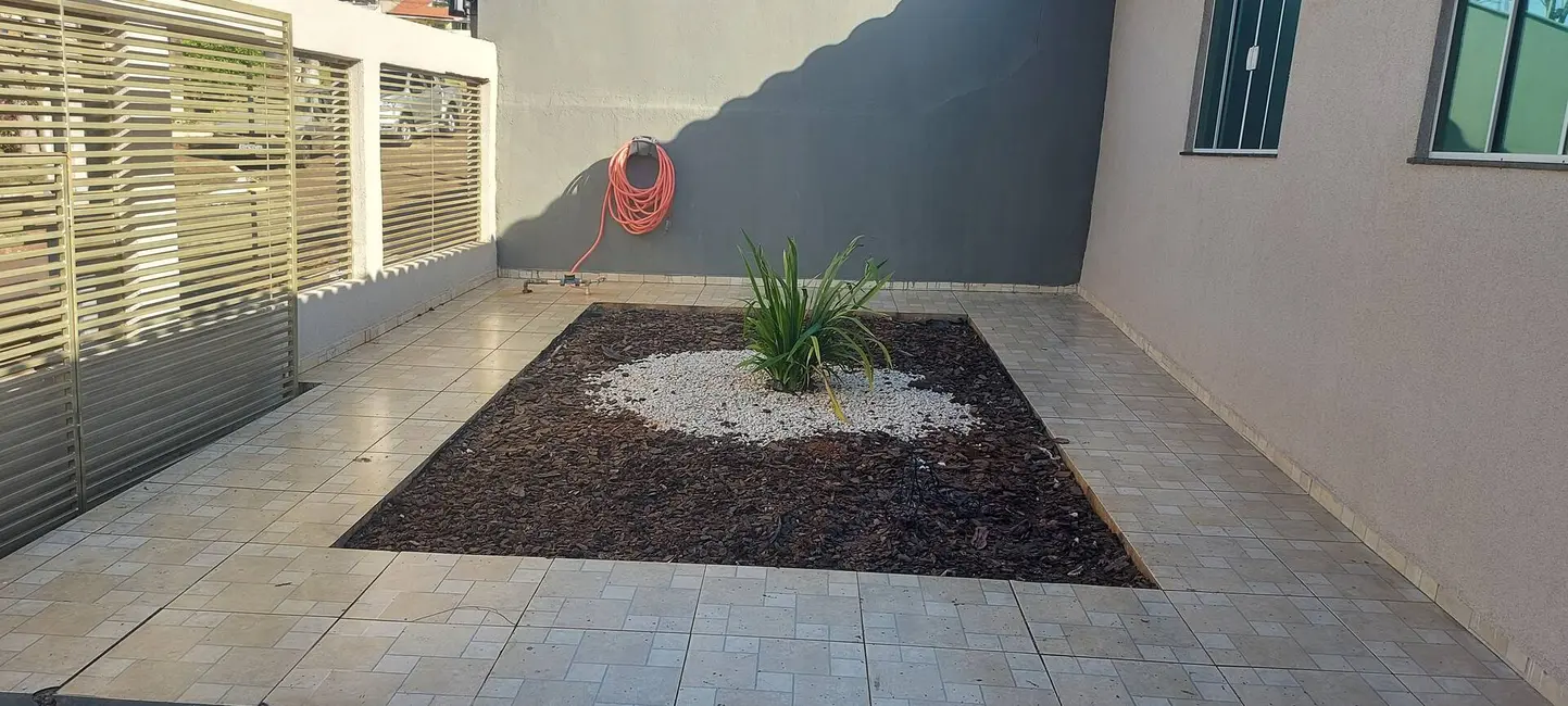 Casa com 3 quartos à venda, 200m2 em Pacaembu, Londrina - PR - imagem 2 Foto 2 de Casa com 3 quartos à venda, 200m2 em Pacaembu, Londrina - PR