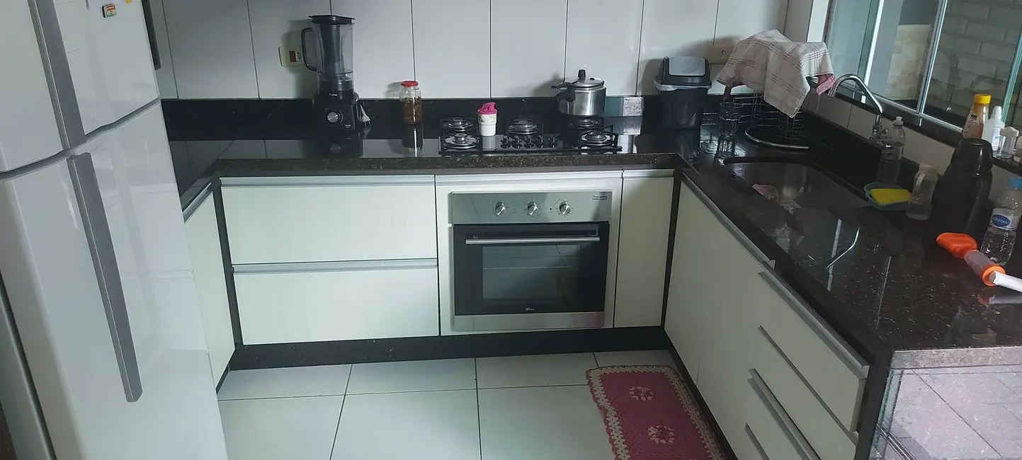 Casa com 3 quartos à venda, 200m2 em Pacaembu, Londrina - PR - imagem 8 Foto 8 de Casa com 3 quartos à venda, 200m2 em Pacaembu, Londrina - PR