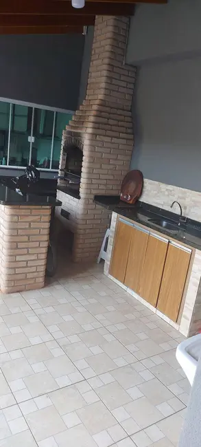 Casa com 3 quartos à venda, 200m2 em Pacaembu, Londrina - PR - imagem 6 Foto 6 de Casa com 3 quartos à venda, 200m2 em Pacaembu, Londrina - PR