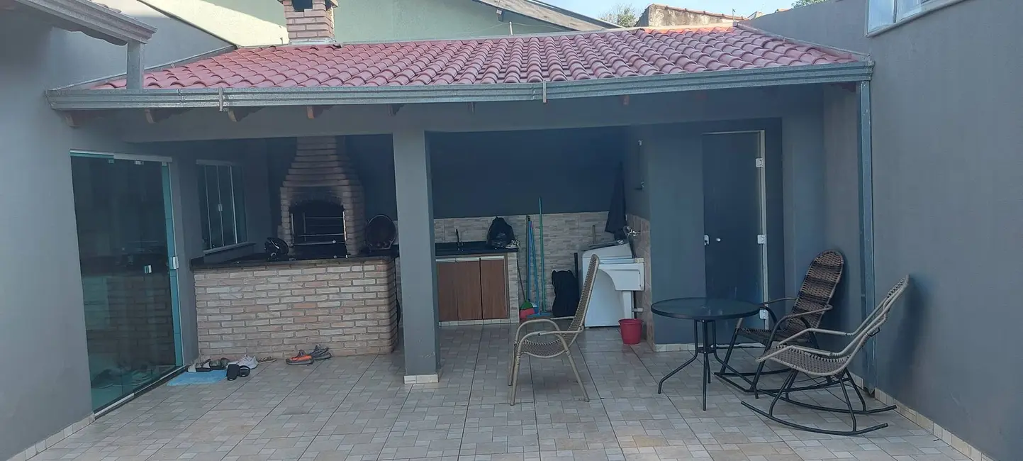Casa com 3 quartos à venda, 200m2 em Pacaembu, Londrina - PR - imagem 4 Foto 4 de Casa com 3 quartos à venda, 200m2 em Pacaembu, Londrina - PR