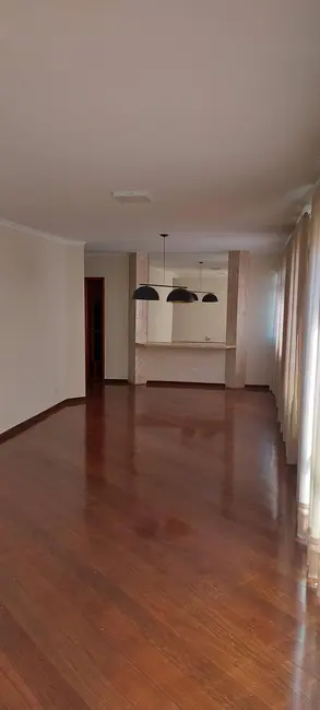 Apartamento com 3 quartos à venda, 190m2 em Centro, Londrina - PR - imagem 4 Foto 4 de Apartamento com 3 quartos à venda, 190m2 em Centro, Londrina - PR