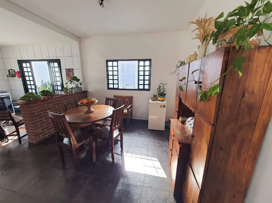 Foto 3 de Casa com 2 quartos à venda, 250m2 em Tarobá, Londrina - PR