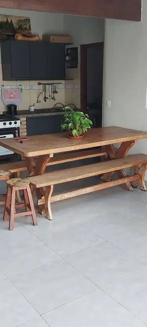 Sobrado com 3 quartos à venda, 207m2 em Londrina - PR - imagem 6 Foto 6 de Sobrado com 3 quartos à venda, 207m2 em Londrina - PR