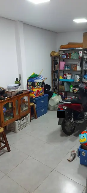 Sobrado com 3 quartos à venda, 207m2 em Londrina - PR - imagem 7 Foto 7 de Sobrado com 3 quartos à venda, 207m2 em Londrina - PR