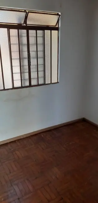 Foto 5 de Casa com 3 quartos à venda, 200m2 em Conjunto Parigot de Souza 1, Londrina - PR