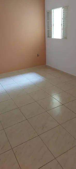 Casa com 2 quartos à venda, 250m2 em Tarobá, Londrina - PR - imagem 6 Foto 6 de Casa com 2 quartos à venda, 250m2 em Tarobá, Londrina - PR