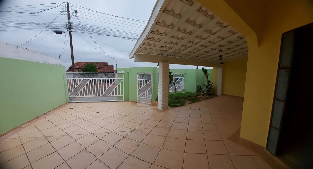 Casa com 2 quartos à venda, 250m2 em Tarobá, Londrina - PR - imagem 2 Foto 2 de Casa com 2 quartos à venda, 250m2 em Tarobá, Londrina - PR