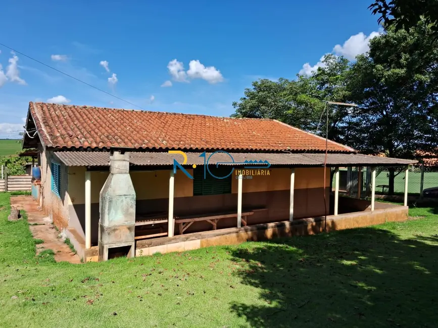 Chácara com 3 quartos à venda, 2144m2 em Área Rural de Cambé, Cambe - PR - imagem 3 Foto 3 de Chácara com 3 quartos à venda, 2144m2 em Área Rural de Cambé, Cambe - PR