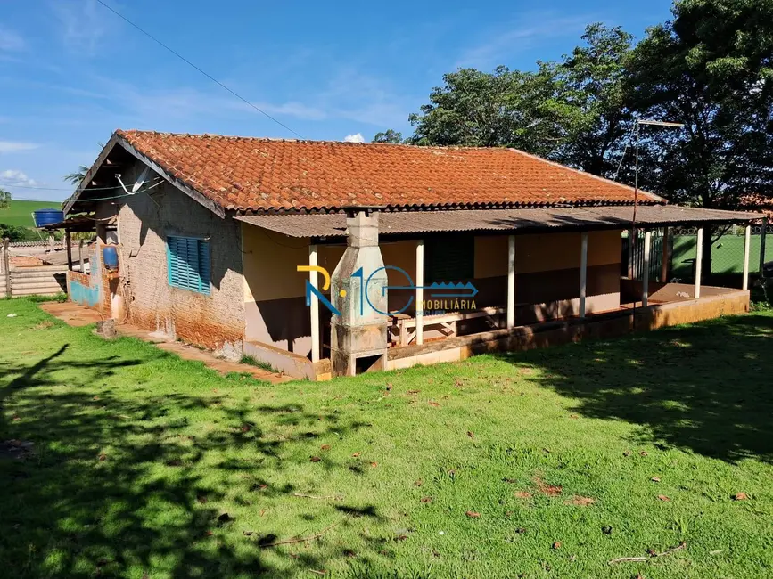 Chácara com 3 quartos à venda, 2144m2 em Área Rural de Cambé, Cambe - PR - imagem 5 Foto 5 de Chácara com 3 quartos à venda, 2144m2 em Área Rural de Cambé, Cambe - PR