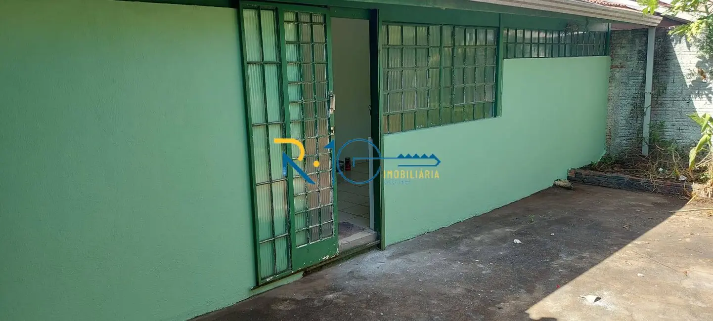 Casa com 2 quartos para alugar, 169m2 em Conjunto Habitacional Flores, Londrina - PR - imagem 4 Foto 4 de Casa com 2 quartos para alugar, 169m2 em Conjunto Habitacional Flores, Londrina - PR