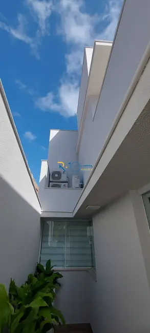 Casa com 3 quartos à venda, 250m2 em Londrina - PR - imagem 9 Foto 9 de Casa com 3 quartos à venda, 250m2 em Londrina - PR