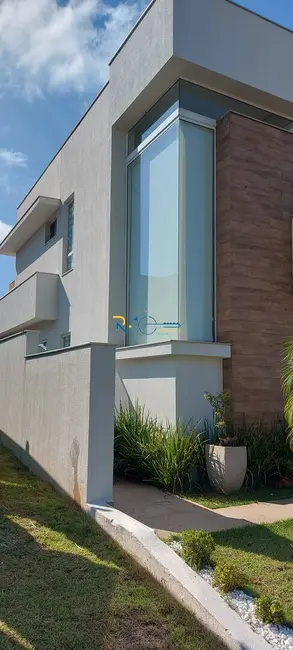 Casa com 3 quartos à venda, 250m2 em Londrina - PR - imagem 6 Foto 6 de Casa com 3 quartos à venda, 250m2 em Londrina - PR