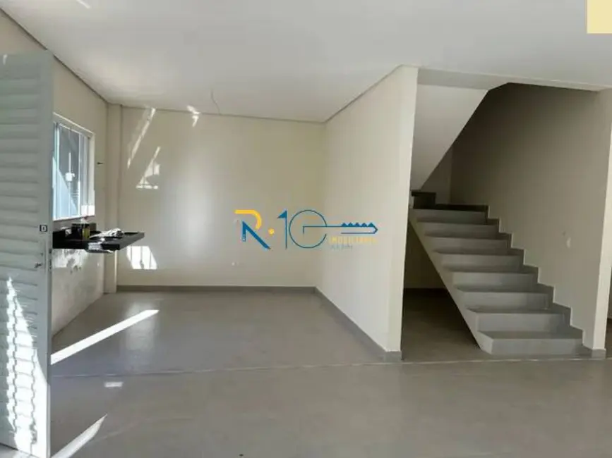 Sobrado com 3 quartos à venda, 205m2 em Jardim Santos Paulo, Londrina - PR - imagem 4 Foto 4 de Sobrado com 3 quartos à venda, 205m2 em Jardim Santos Paulo, Londrina - PR