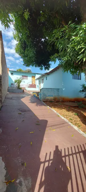 Casa com 2 quartos à venda, 265m2 em São Lourenço, Londrina - PR - imagem 1 Foto 1 de Casa com 2 quartos à venda, 265m2 em São Lourenço, Londrina - PR