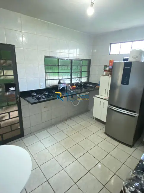 Casa com 3 quartos à venda, 250m2 em Jardim Vale Azul, Londrina - PR - imagem 6 Foto 6 de Casa com 3 quartos à venda, 250m2 em Jardim Vale Azul, Londrina - PR