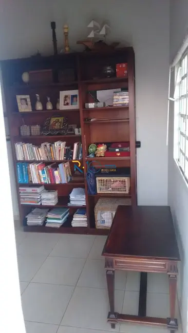 Chácara com 3 quartos à venda, 1500m2 em Londrina - PR - imagem 7 Foto 7 de Chácara com 3 quartos à venda, 1500m2 em Londrina - PR
