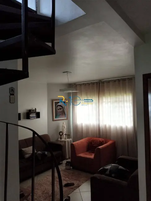 Chácara com 3 quartos à venda, 1500m2 em Londrina - PR - imagem 3 Foto 3 de Chácara com 3 quartos à venda, 1500m2 em Londrina - PR