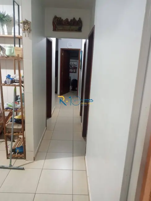 Chácara com 3 quartos à venda, 1500m2 em Londrina - PR - imagem 4 Foto 4 de Chácara com 3 quartos à venda, 1500m2 em Londrina - PR