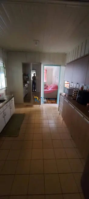 Casa com 3 quartos à venda, 300m2 em Novo Antares, Londrina - PR - imagem 6 Foto 6 de Casa com 3 quartos à venda, 300m2 em Novo Antares, Londrina - PR