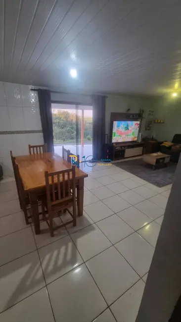 Chácara com 4 quartos à venda, 2454m2 em Londrina - PR - imagem 4 Foto 4 de Chácara com 4 quartos à venda, 2454m2 em Londrina - PR