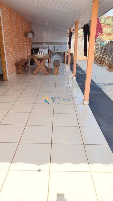 Chácara com 4 quartos à venda, 2454m2 em Londrina - PR - imagem 3 Foto 3 de Chácara com 4 quartos à venda, 2454m2 em Londrina - PR