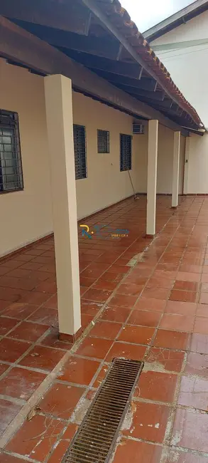 Casa com 3 quartos à venda, 350m2 em Hedy, Londrina - PR - imagem 3 Foto 3 de Casa com 3 quartos à venda, 350m2 em Hedy, Londrina - PR