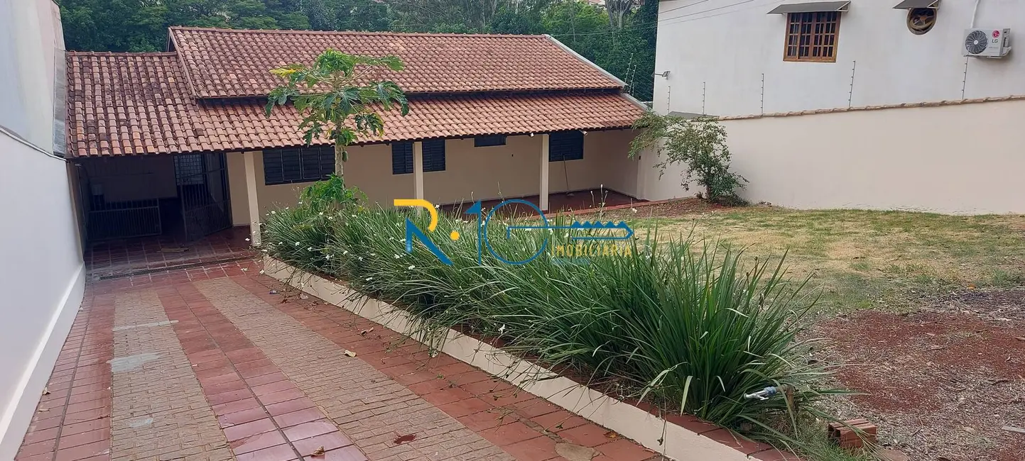 Casa com 3 quartos à venda, 350m2 em Hedy, Londrina - PR - imagem 2 Foto 2 de Casa com 3 quartos à venda, 350m2 em Hedy, Londrina - PR