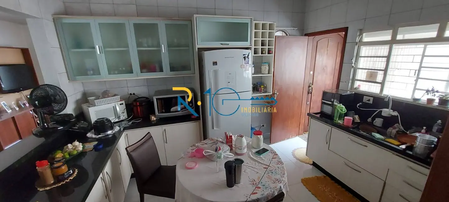 Casa com 5 quartos à venda, 309m2 em Boa Vista, Londrina - PR - imagem 6 Foto 6 de Casa com 5 quartos à venda, 309m2 em Boa Vista, Londrina - PR