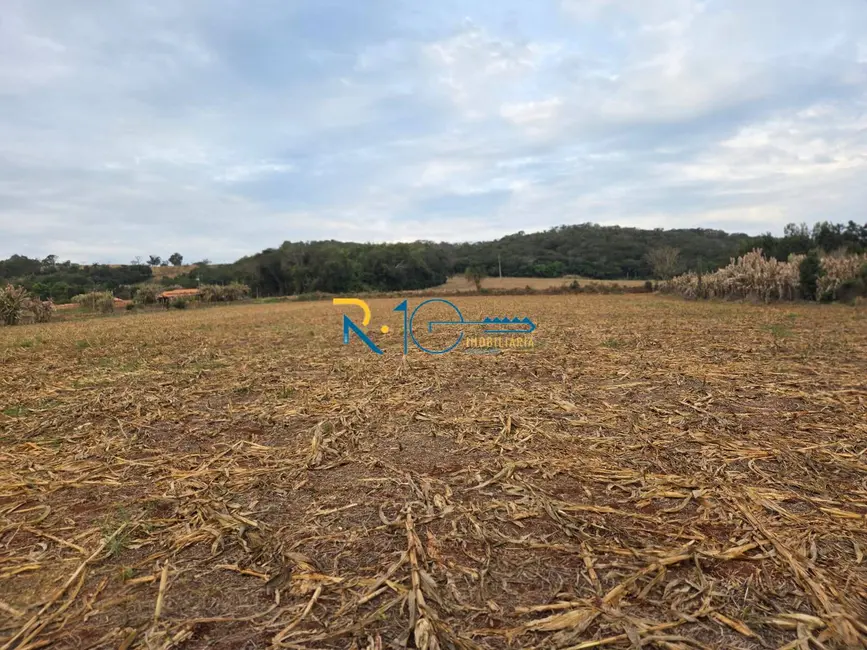 Sítio / Rancho à venda, 2607m2 em Londrina - PR - imagem 2 Foto 2 de Sítio / Rancho à venda, 2607m2 em Londrina - PR