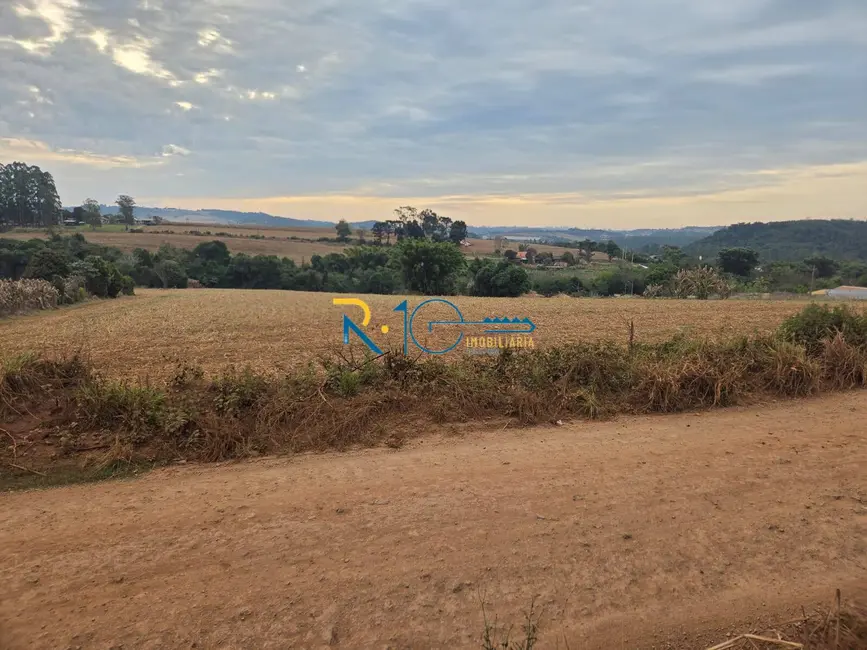 Sítio / Rancho à venda, 2607m2 em Londrina - PR - imagem 1 Foto 1 de Sítio / Rancho à venda, 2607m2 em Londrina - PR