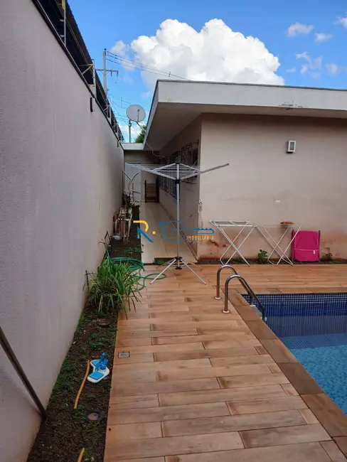 Casa com 4 quartos à venda, 435m2 em Caravelle, Londrina - PR - imagem 4 Foto 4 de Casa com 4 quartos à venda, 435m2 em Caravelle, Londrina - PR